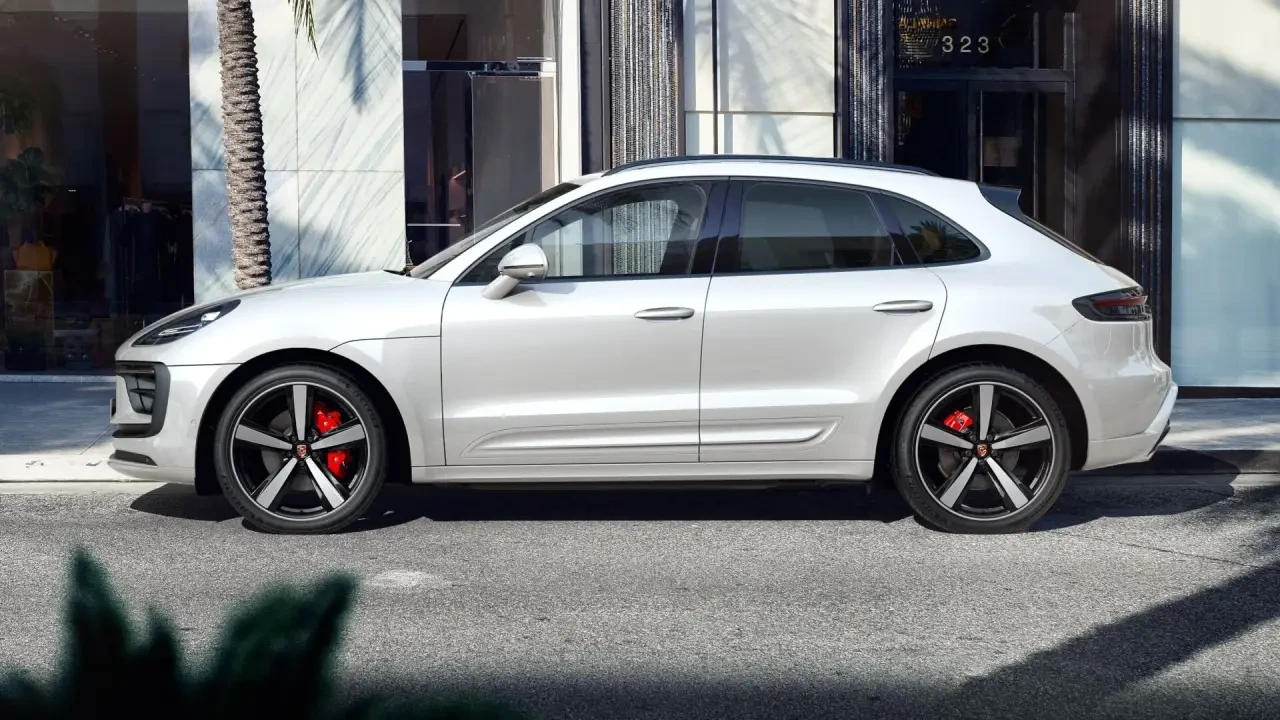 2024 Porsche Macan S - Image 2 of 7