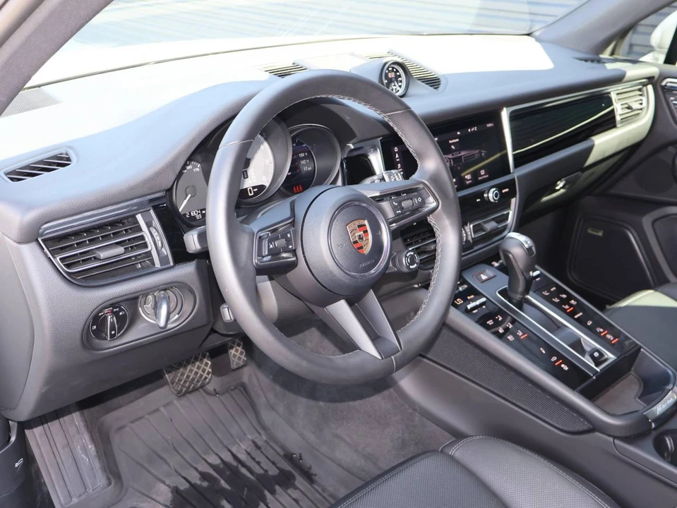 2024 Porsche Macan S - Image 4 of 5