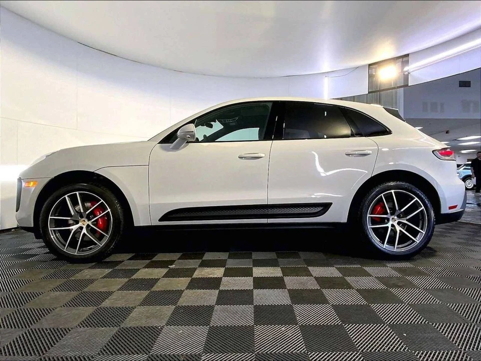 2024 Porsche Macan S - Image 2 of 5