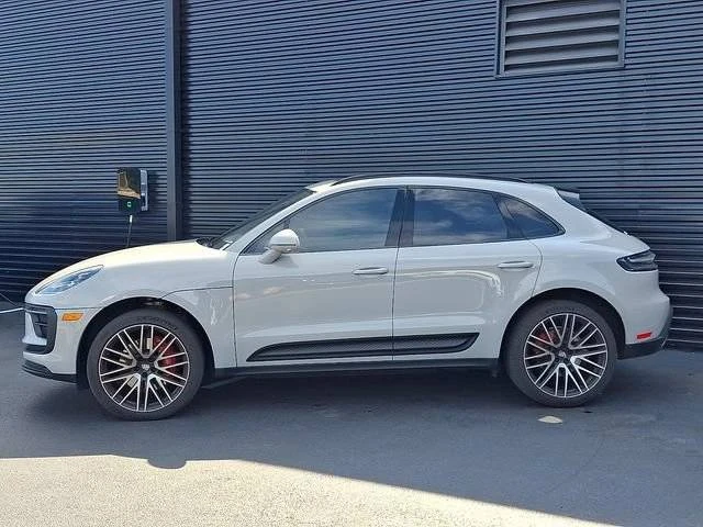 2024 Porsche Macan S - Image 2 of 5