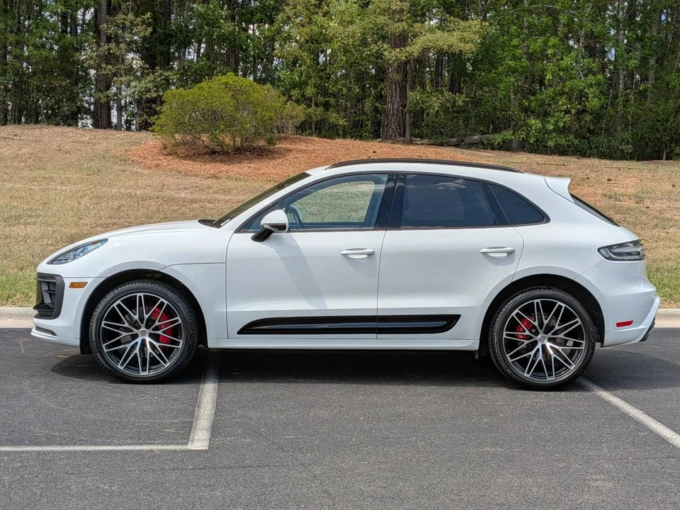 2024 Porsche Macan S - Image 2 of 5