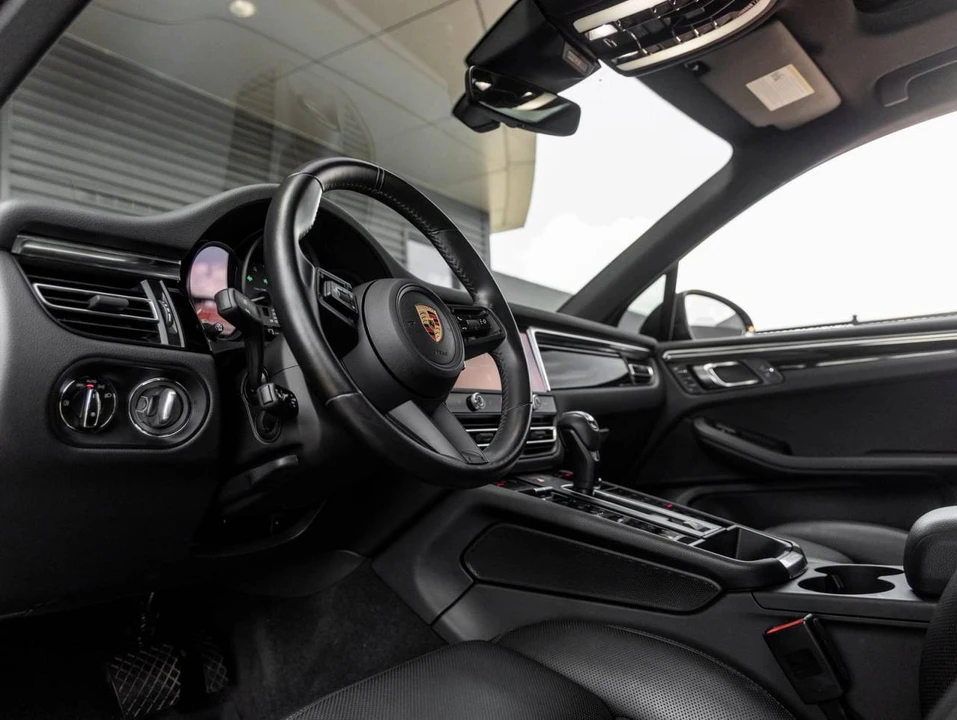 2024 Porsche Macan S - Image 4 of 5
