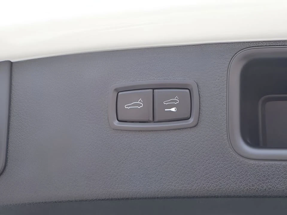 2024 Porsche Macan S - Image 18 of 20