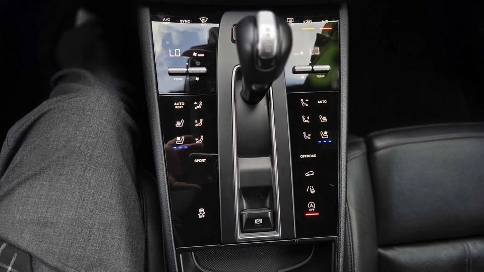 2024 Porsche Macan S - Image 18 of 20