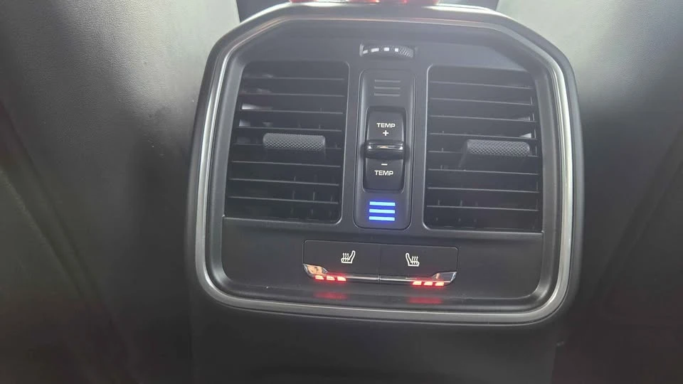 2024 Porsche Macan S - Image 12 of 20