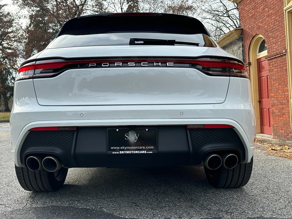 2024 Porsche Macan S - Image 11 of 31