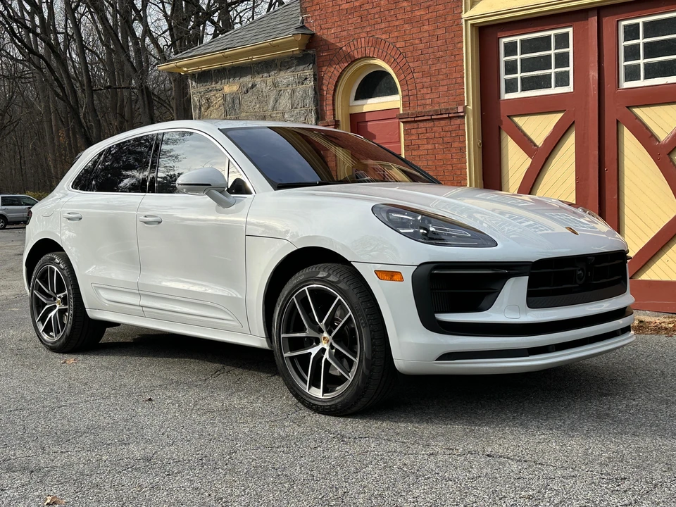 2024 Porsche Macan S - Image 12 of 31