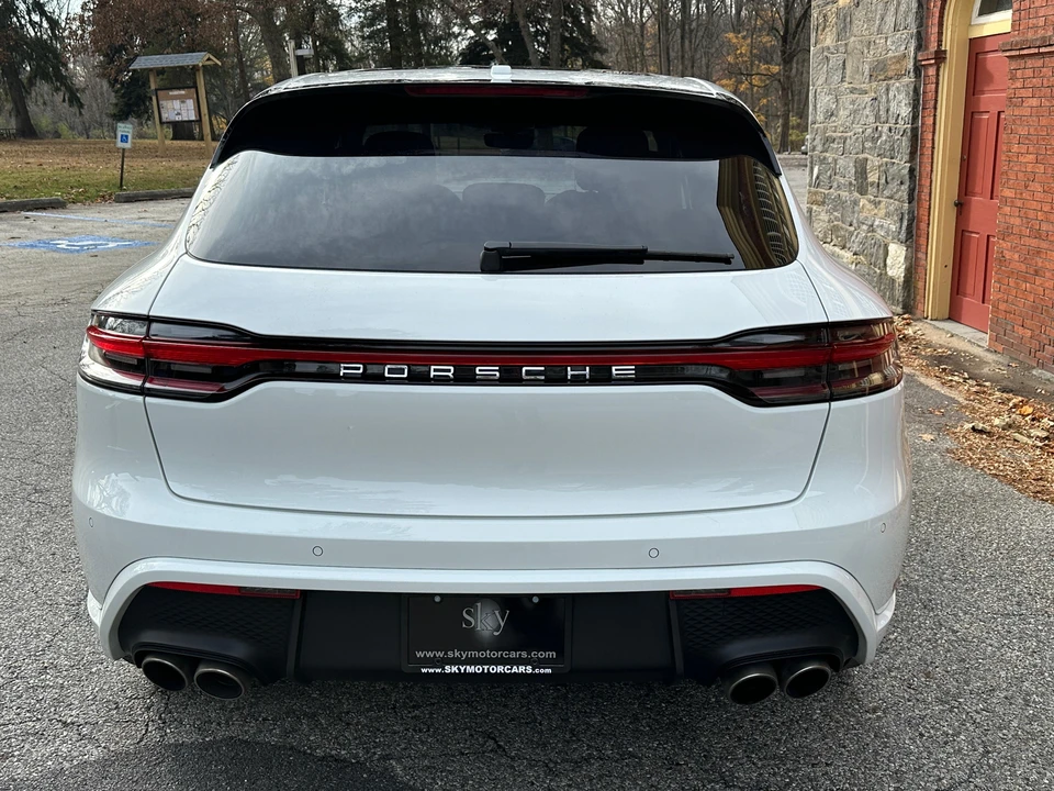 2024 Porsche Macan S - Image 10 of 31
