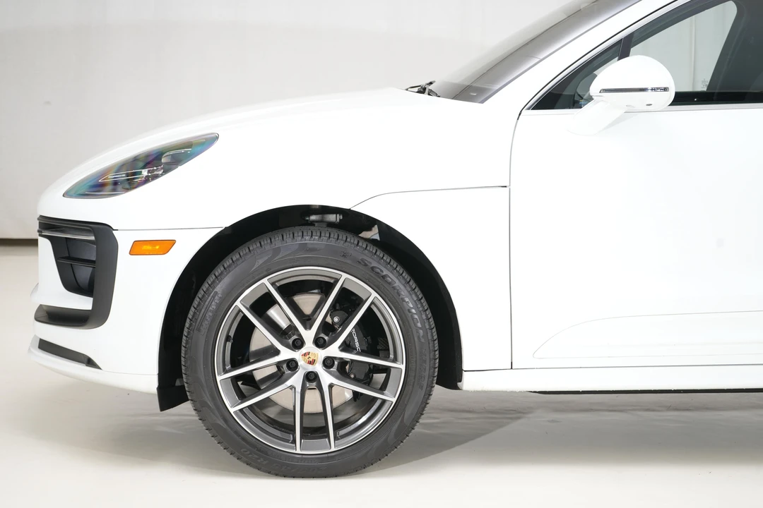 2024 Porsche Macan S - Image 29 of 31