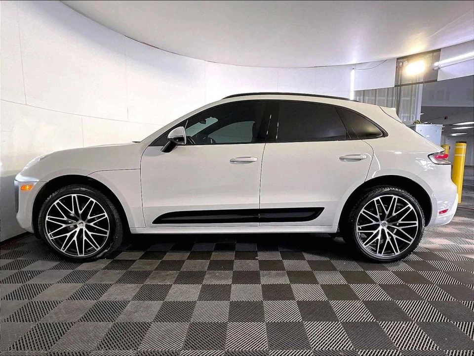 2024 Porsche Macan S - Image 2 of 4