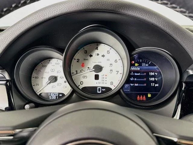 2024 Porsche Macan S - Image 13 of 20