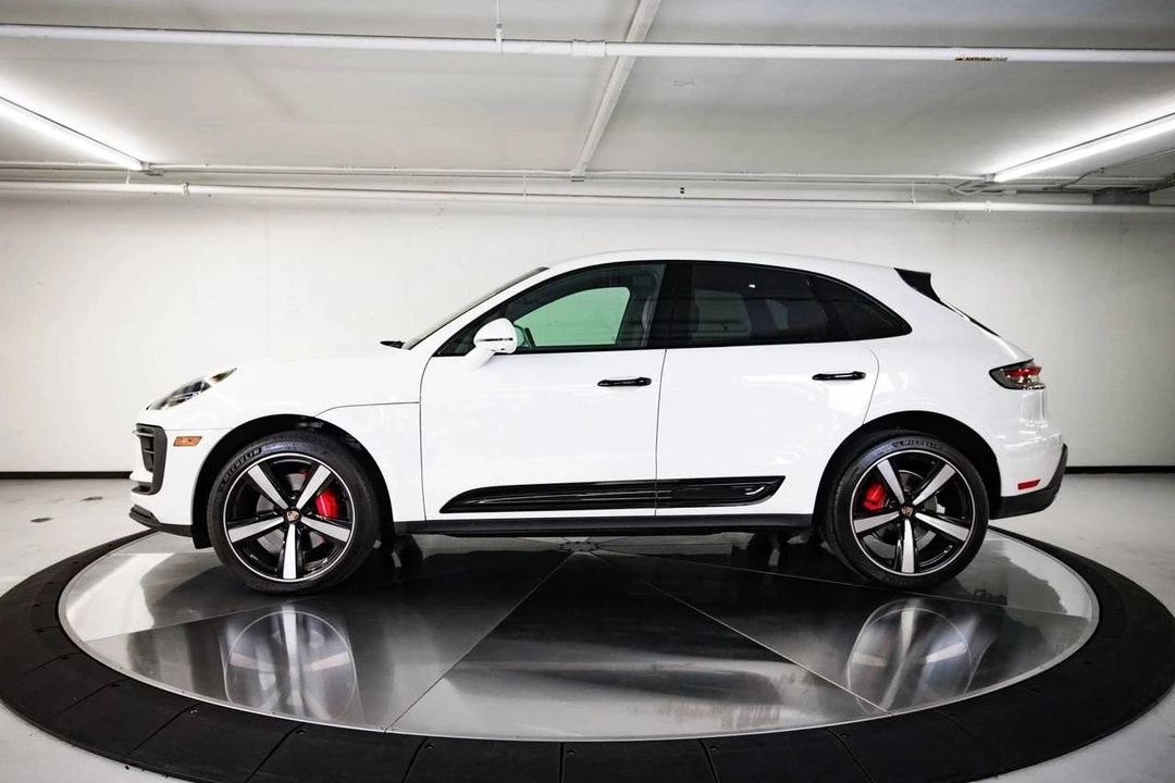 2024 Porsche Macan S - Image 2 of 4
