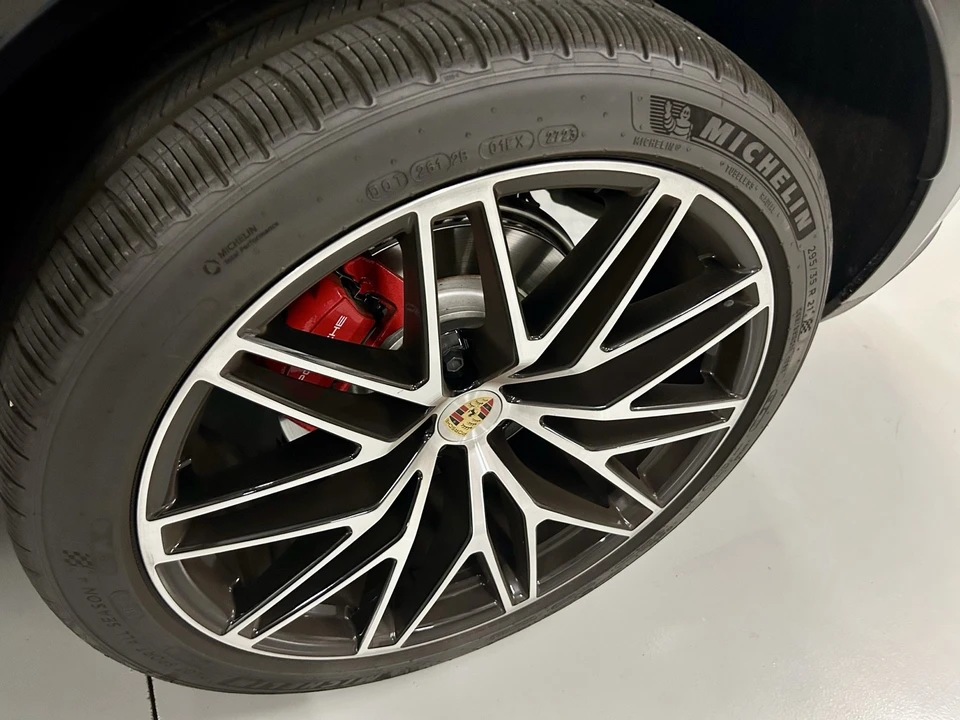 2024 Porsche Macan S - Image 16 of 27