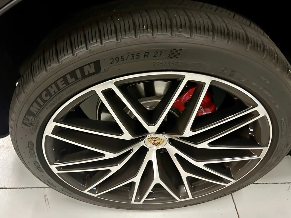 2024 Porsche Macan S - Image 17 of 27