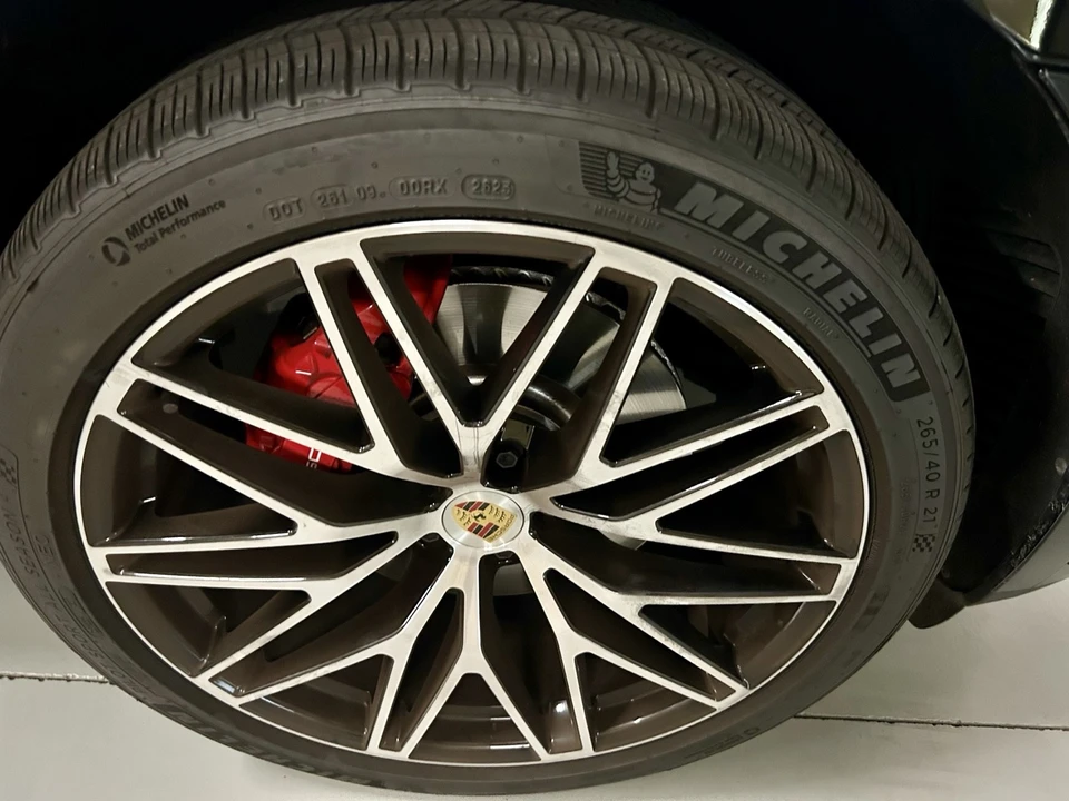 2024 Porsche Macan S - Image 18 of 27