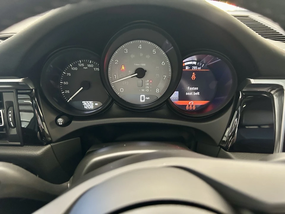 2024 Porsche Macan S - Image 24 of 27