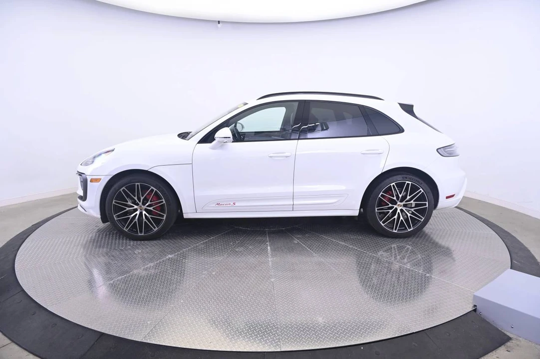 2024 Porsche Macan S - Image 2 of 4