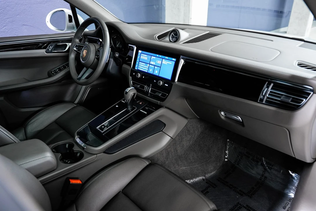 2024 Porsche Macan S - Image 29 of 31