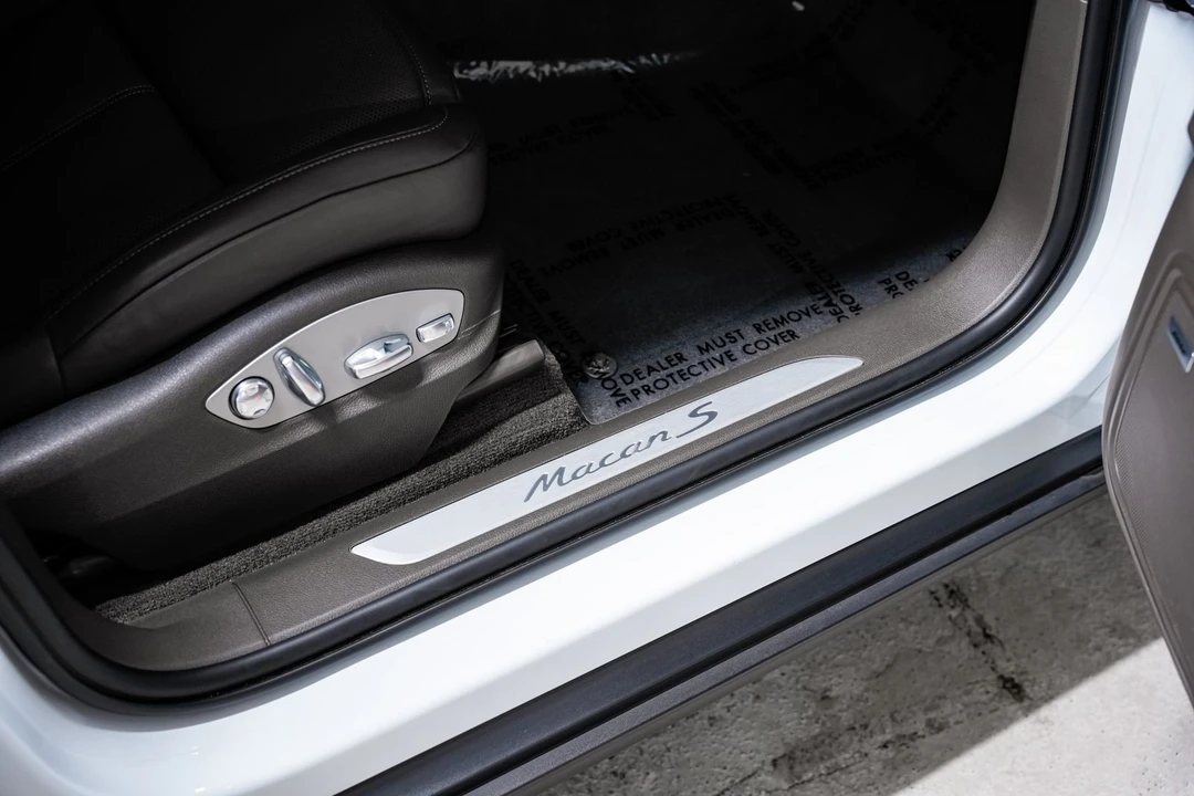 2024 Porsche Macan S - Image 26 of 31