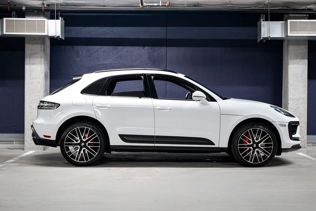 2024 Porsche Macan S - Image 2 of 31
