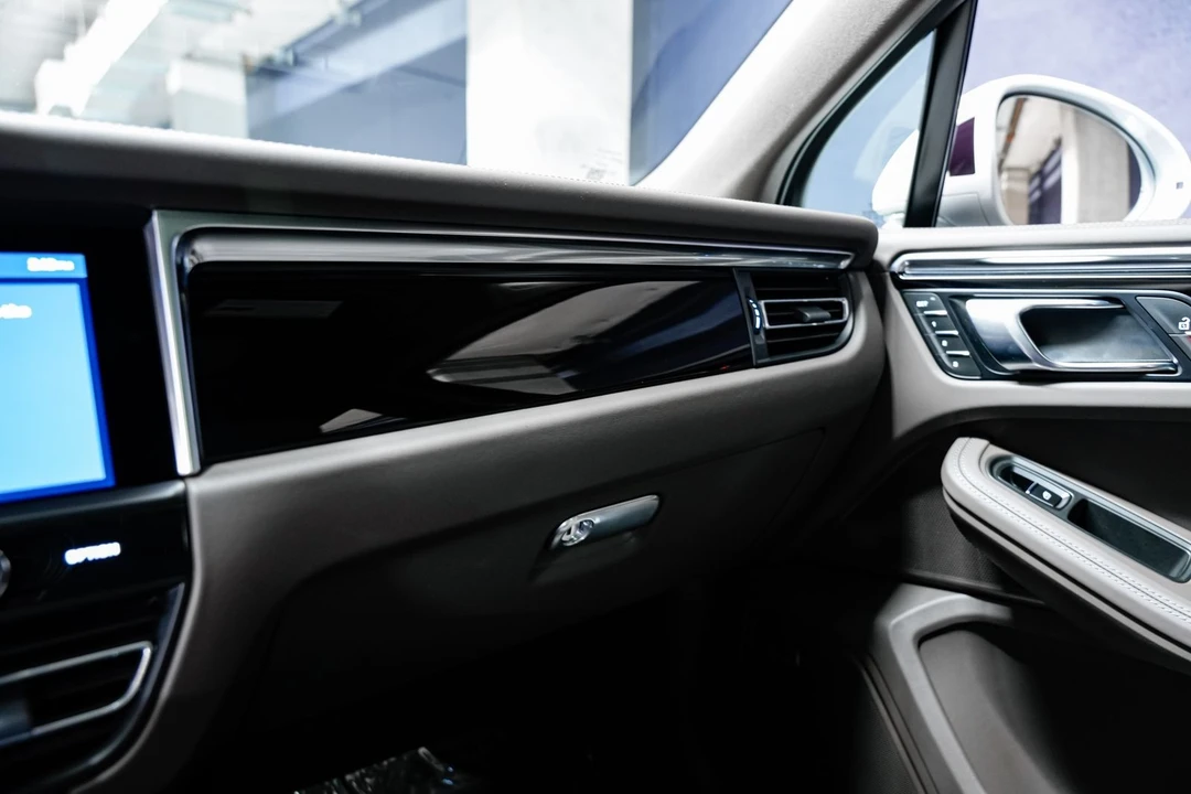 2024 Porsche Macan S - Image 16 of 31