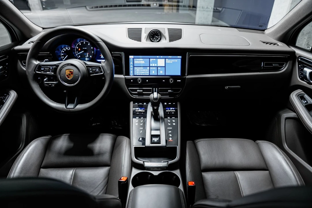 2024 Porsche Macan S - Image 19 of 31