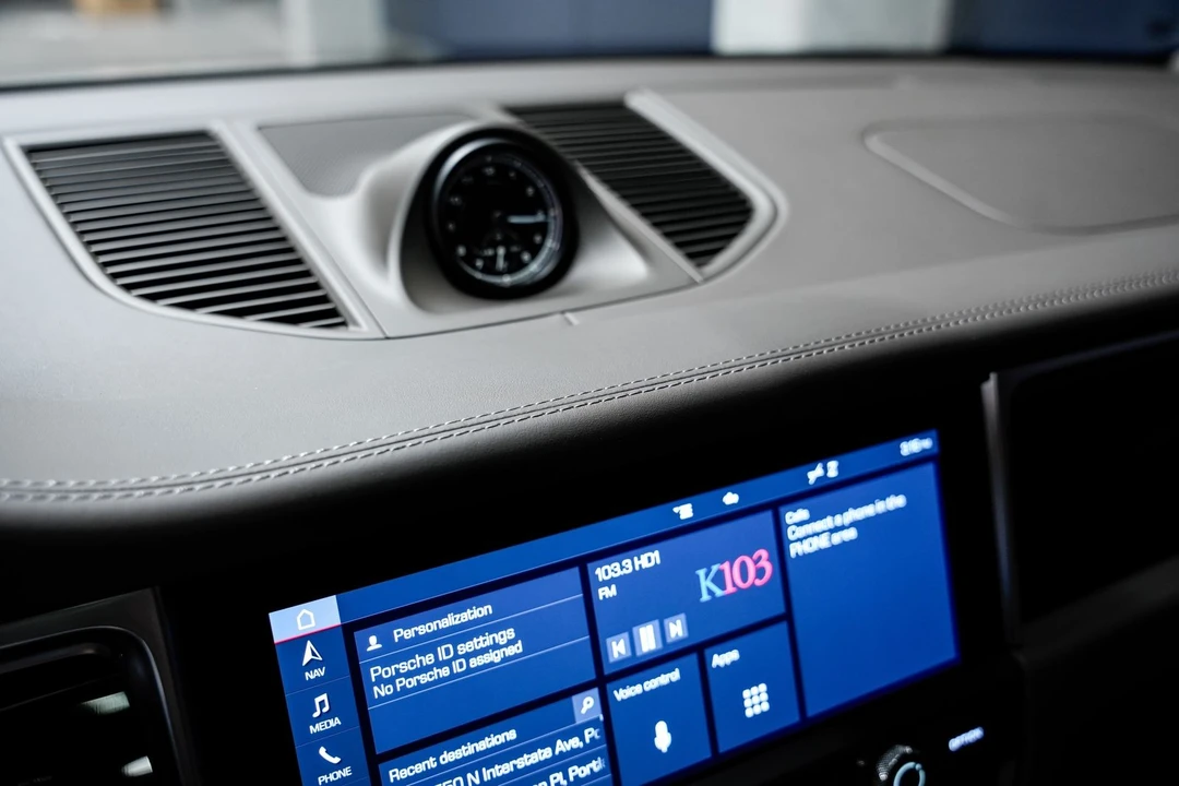 2024 Porsche Macan S - Image 13 of 31
