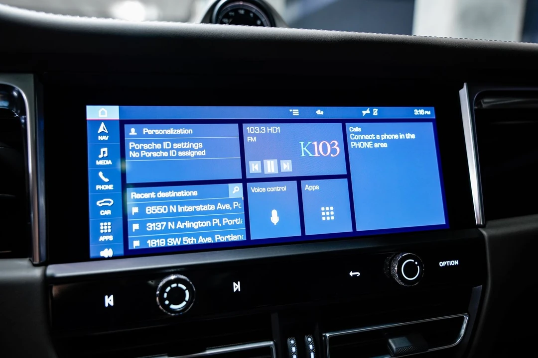 2024 Porsche Macan S - Image 14 of 31