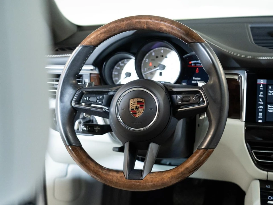 2024 Porsche Macan S - Image 27 of 28