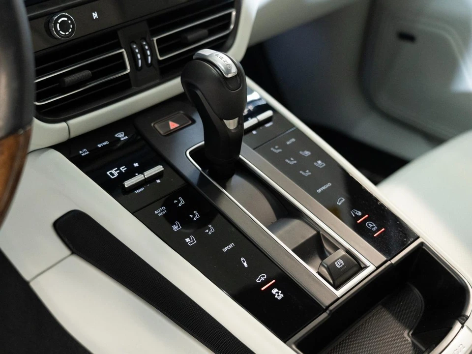 2024 Porsche Macan S - Image 23 of 28