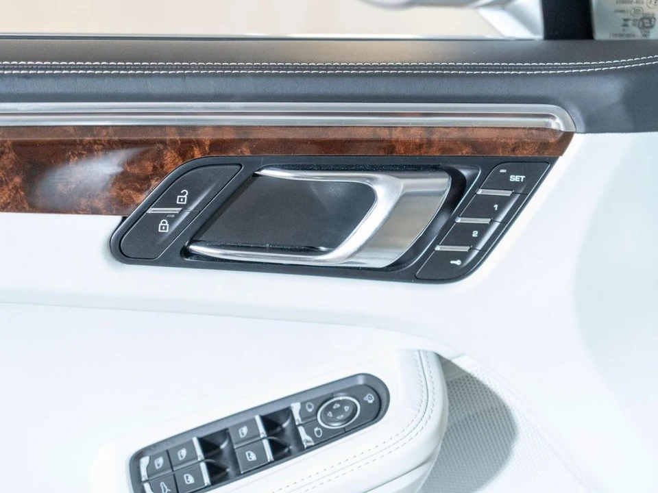 2024 Porsche Macan S - Image 18 of 28