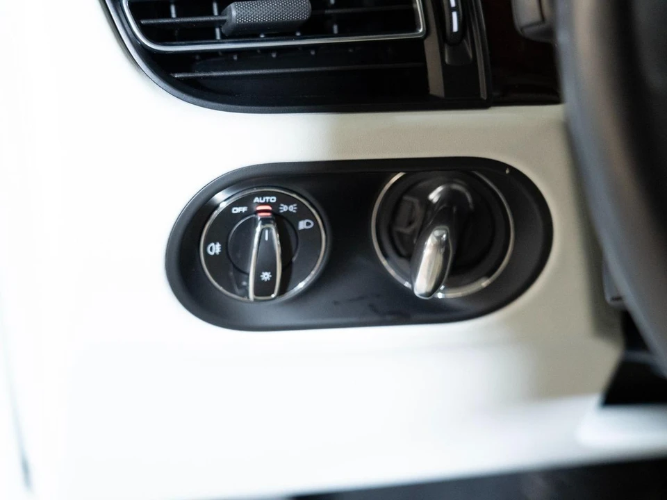 2024 Porsche Macan S - Image 24 of 28