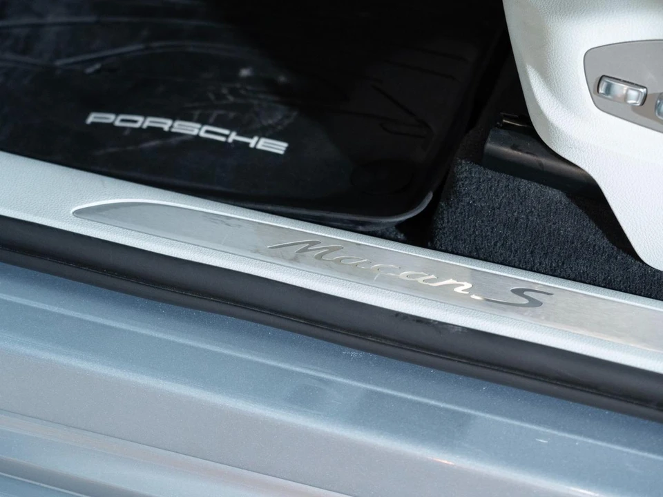 2024 Porsche Macan S - Image 13 of 28