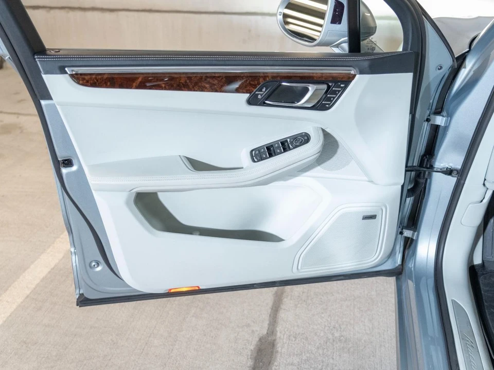 2024 Porsche Macan S - Image 17 of 28