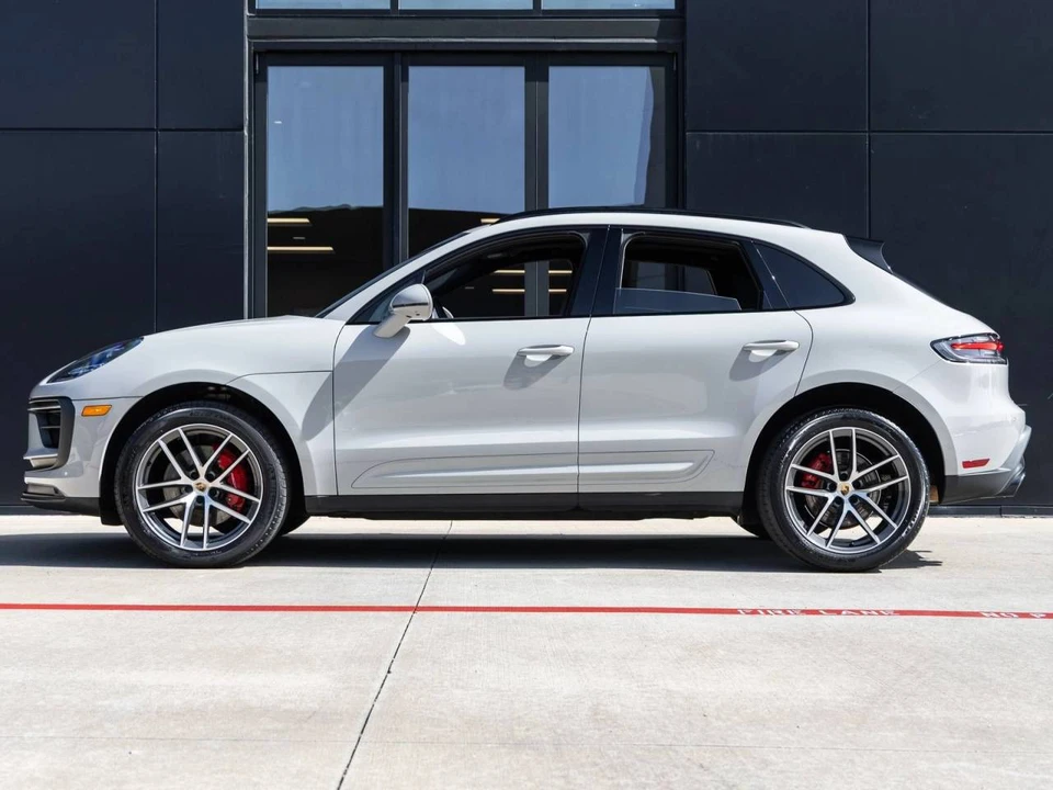 2024 Porsche Macan S - Image 2 of 4