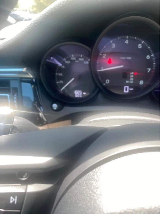 2024 Porsche Macan - Image 7 of 7