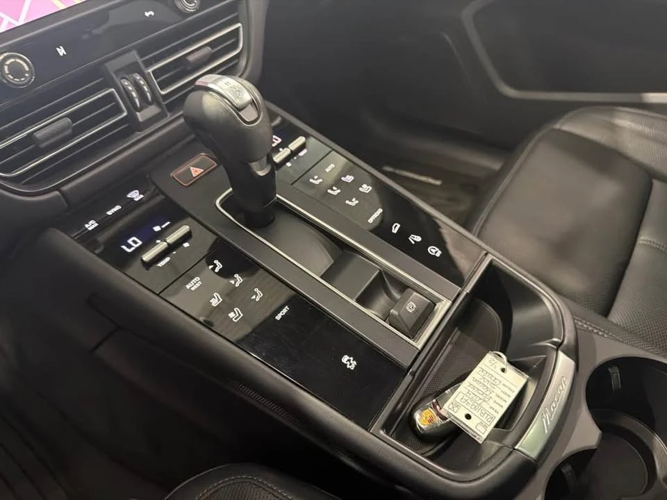 2024 Porsche Macan - Image 18 of 18