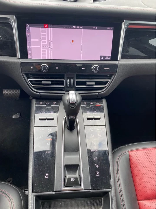 2024 Porsche Macan - Image 10 of 12