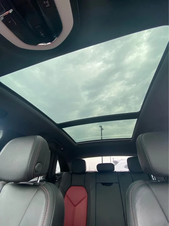 2024 Porsche Macan - Image 11 of 12