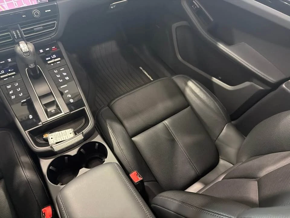 2024 Porsche Macan - Image 14 of 18