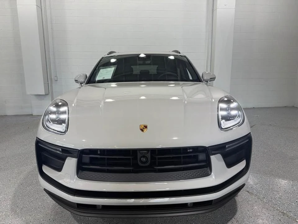 2024 Porsche Macan - Image 10 of 18