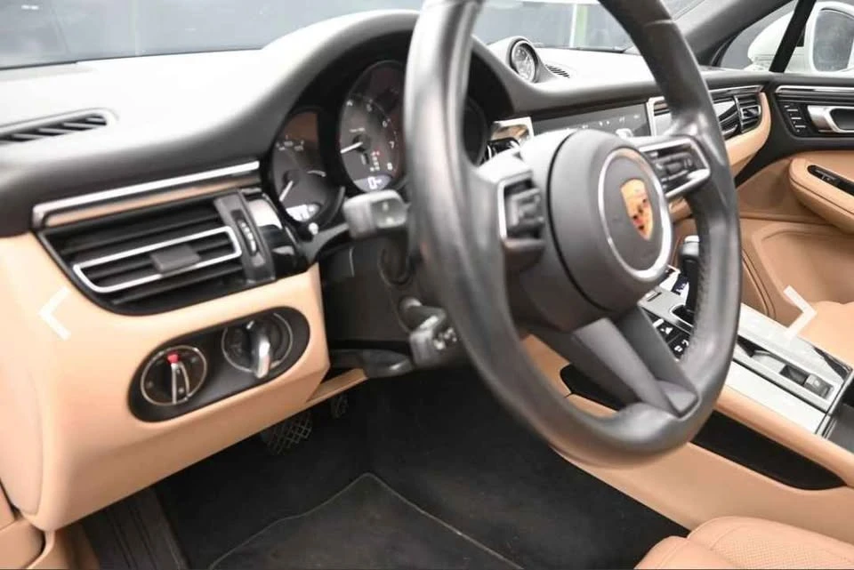 2024 Porsche Macan - Image 7 of 10