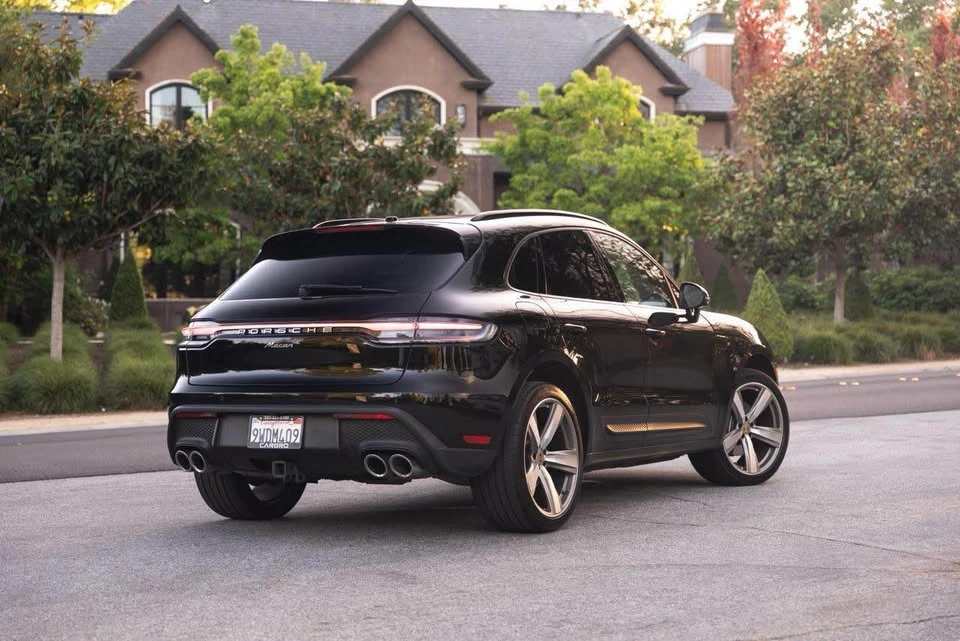 2024 Porsche Macan - Image 7 of 10