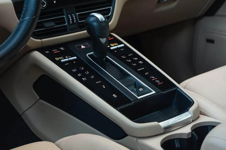 2024 Porsche Macan - Image 5 of 10