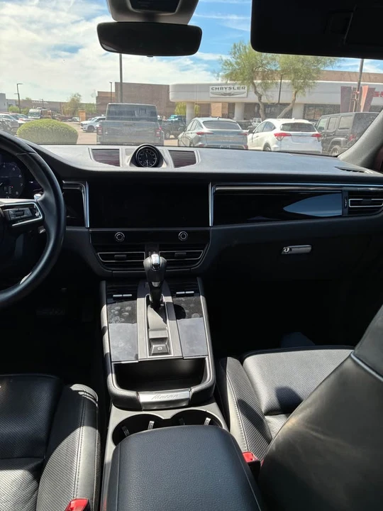 2024 Porsche Macan - Image 5 of 10