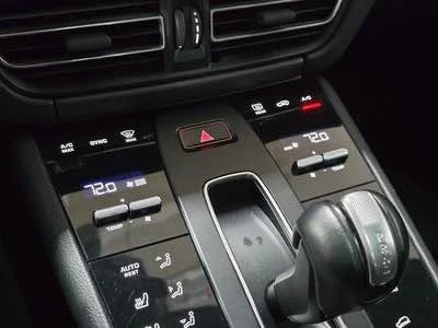 2024 Porsche Macan - Image 12 of 20