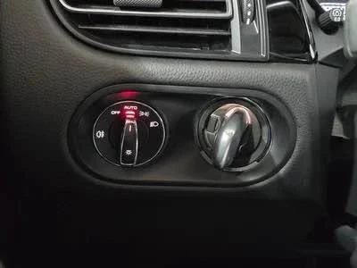 2024 Porsche Macan - Image 16 of 20