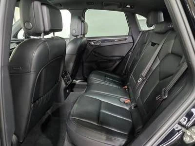 2024 Porsche Macan - Image 18 of 20