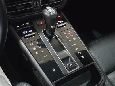2024 Porsche Macan - Image 13 of 20