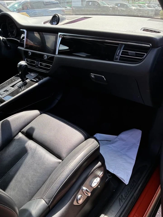 2024 Porsche Macan - Image 9 of 10